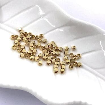 Бусины - разделители с отверстием, квадратные, 100 шт, размер 2 мм at lalafo.kg Бусины - разделители с отверстием, квадратные, 100 шт, размер 2 мм