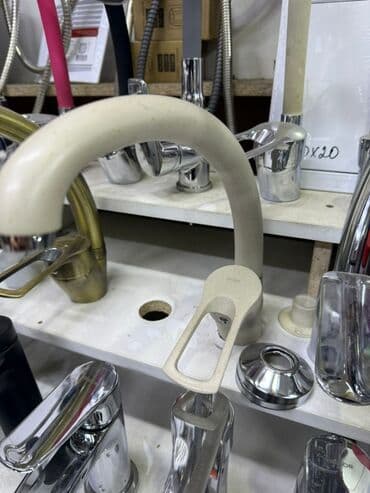 Смеситель для кухни с изливом «гусак» - Однорычажное управление at lalafo.kg Смеситель для кухни с изливом «гусак» - Однорычажное управление