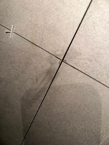 Продаю б,у кафель, лежал на полу, сняли ложим другой, кафель хорошего at lalafo.kg Продаю б,у кафель, лежал на полу, сняли ложим другой, кафель хорошего