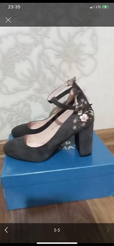 Туфли RedGem на среднем каблуке - Цвет: темно-серый/графит - Материал at lalafo.kg Туфли RedGem на среднем каблуке - Цвет: темно-серый/графит - Материал