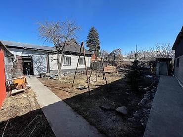 Продажа полдома: Продаётся капитальный дом с большим крытым двором-навесом и гаражными at lalafo.kg — 5 Продажа полдома: Продаётся капитальный дом с большим крытым двором-навесом и гаражными — 5