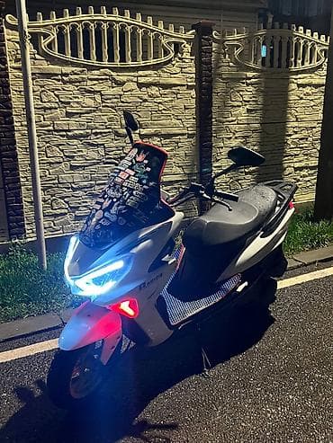 Lotus: Скутер (белый) с яркой светодиодной оптикой и лобовым стеклом со at lalafo.kg — 4 Lotus: Скутер (белый) с яркой светодиодной оптикой и лобовым стеклом со — 4