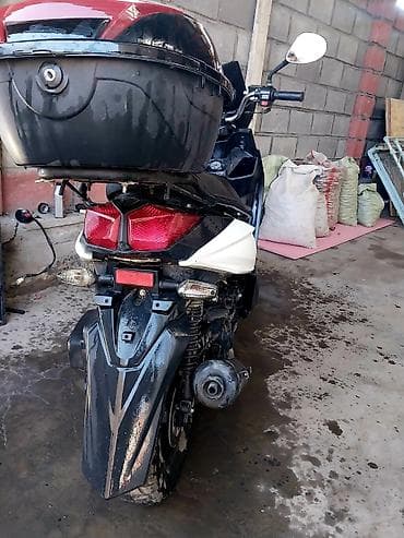 Макси-скутер 175 куб. см, Бензин, Б/у at lalafo.kg Макси-скутер 175 куб. см, Бензин, Б/у