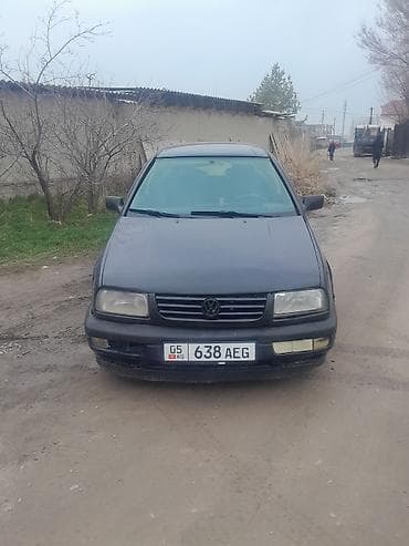 Volkswagen Vento: 1993 г., 1.8 л, Механика, Бензин, Седан at lalafo.kg Volkswagen Vento: 1993 г., 1.8 л, Механика, Бензин, Седан