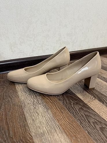 Бежевые женские туфли-лодочки на устойчивом каблуке. (В идеальном at lalafo.kg Бежевые женские туфли-лодочки на устойчивом каблуке. (В идеальном