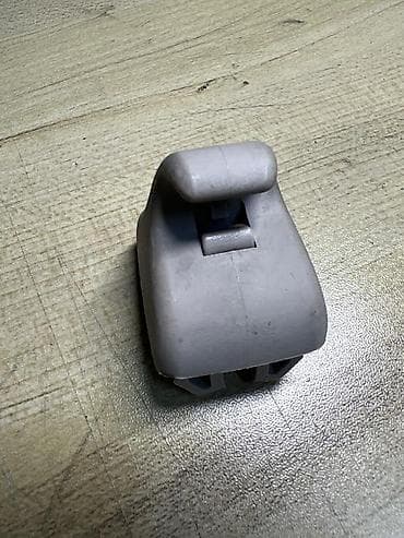 Крепление солнцезащитного козырька для Kia Carnival KA4 (4‑е at lalafo.kg Крепление солнцезащитного козырька для Kia Carnival KA4 (4‑е