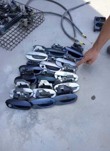 Комплект дверных ручек Дверная ручка BMW Б/у, Оригинал at lalafo.kg Комплект дверных ручек Дверная ручка BMW Б/у, Оригинал