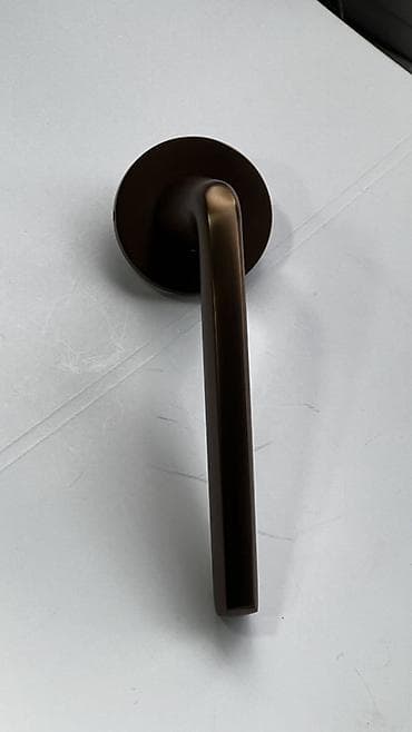 Дверная ручка, Для межкомнатных дверей, Металлические, Без установки at lalafo.kg Дверная ручка, Для межкомнатных дверей, Металлические, Без установки