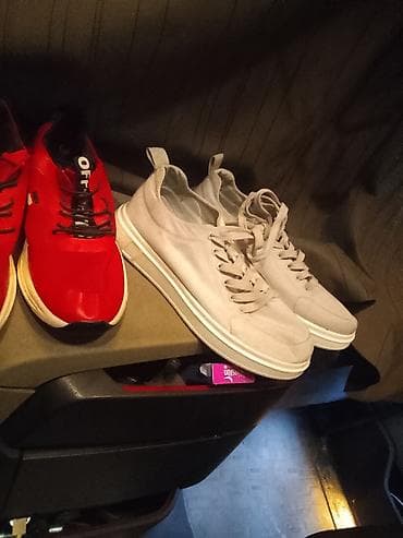 Кроссовки повседневные и спортивные (2 пары) за 2пары 41=размер - at lalafo.kg Кроссовки повседневные и спортивные (2 пары) за 2пары 41=размер -