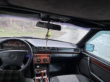 Mercedes-Benz W124: 1993 г., 2.2 л, Автомат, Бензин, Седан at lalafo.kg Mercedes-Benz W124: 1993 г., 2.2 л, Автомат, Бензин, Седан