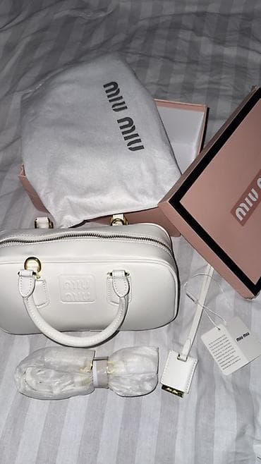 Классикалык сумкалар: Сумка Miu Miu белого цвета - Материал: гладкая кожа (визуально — lalafo.kg да — 1 Классикалык сумкалар: Сумка Miu Miu белого цвета - Материал: гладкая кожа (визуально — — 1