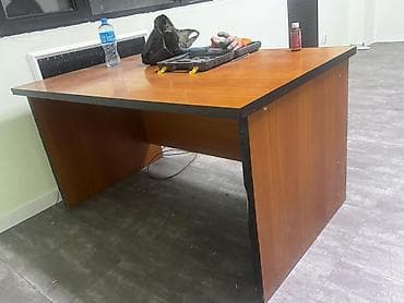 Письменный/офисный стол из ламинированной древесной плиты (ЛДСП) с at lalafo.kg Письменный/офисный стол из ламинированной древесной плиты (ЛДСП) с