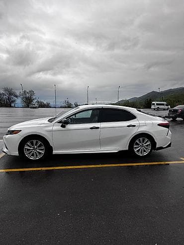 Toyota Camry: 2018 г., 2.5 л, Автомат, Бензин, Седан lalafo.kg да Toyota Camry: 2018 г., 2.5 л, Автомат, Бензин, Седан