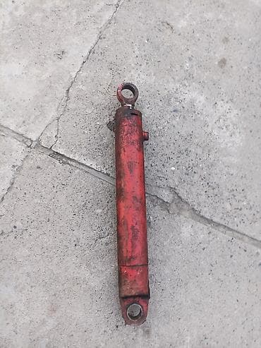 Цилиндр от погрузчика состояние нормальное размер: 65см звоните или at lalafo.kg Цилиндр от погрузчика состояние нормальное размер: 65см звоните или