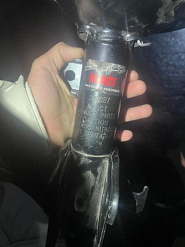 Передний амортизатор Honda 2005 г., Б/у, Оригинал, Китай at lalafo.kg Передний амортизатор Honda 2005 г., Б/у, Оригинал, Китай