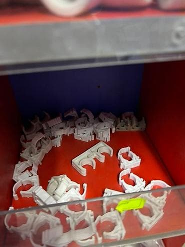 Пластиковые крепления для труб - Держатели-клипсы для фиксации at lalafo.kg Пластиковые крепления для труб - Держатели-клипсы для фиксации