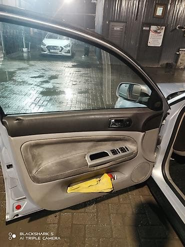 Volkswagen (салон и оснащение) - Интерьер: темный пластик с серыми at lalafo.kg Volkswagen (салон и оснащение) - Интерьер: темный пластик с серыми