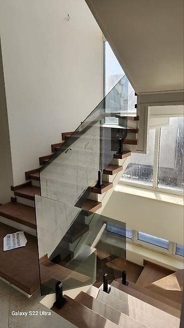 Готовые перила, Материал: Стекло, Для лестницы at lalafo.kg Готовые перила, Материал: Стекло, Для лестницы