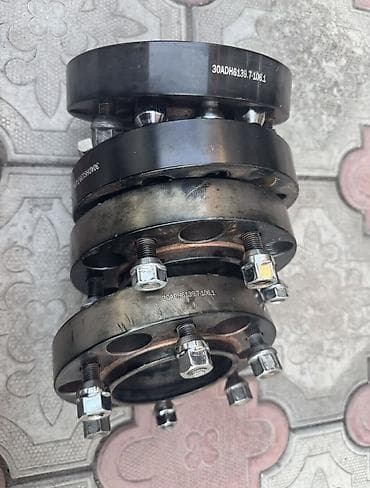 Проставки 6х139.7 - в отличном состоянии, толщина 3 см, Центральное at lalafo.kg Проставки 6х139.7 - в отличном состоянии, толщина 3 см, Центральное