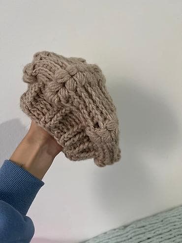 Вязаные шапки на зиму
Мама- дочка и беретки
Ручная работа at lalafo.kg Вязаные шапки на зиму
Мама- дочка и беретки
Ручная работа