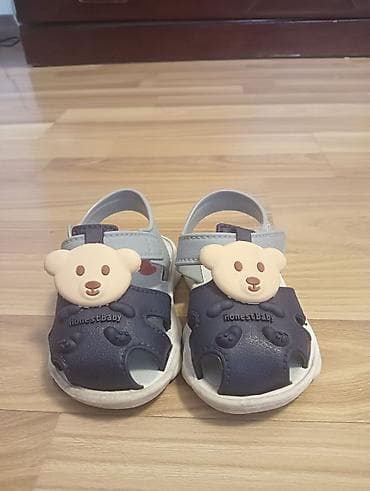 Детские, практичные, лёгкие и открытые сандали для повседневного at lalafo.kg Детские, практичные, лёгкие и открытые сандали для повседневного