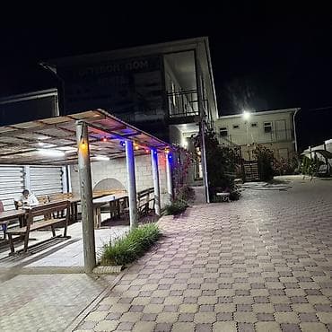 Гостевой дом с зеленым двориком и общей зоной отдыха - Уютная at lalafo.kg Гостевой дом с зеленым двориком и общей зоной отдыха - Уютная