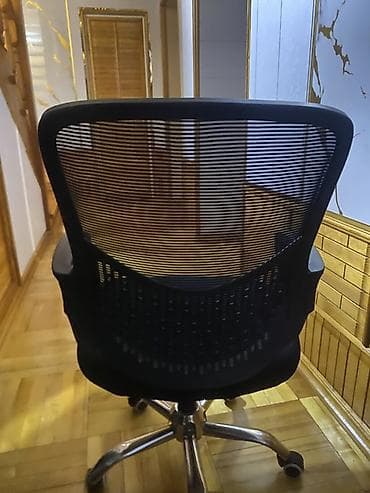 Офис шкафтары: Офис креслолор, Дөңгөлөктүү, түсү - Кара lalafo.kg да — 1 Офис шкафтары: Офис креслолор, Дөңгөлөктүү, түсү - Кара — 1