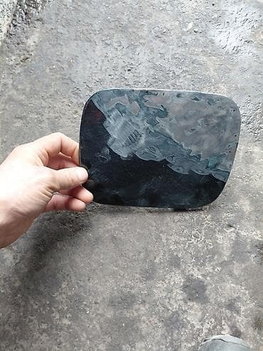 Лючок бензобака Toyota at lalafo.kg Лючок бензобака Toyota