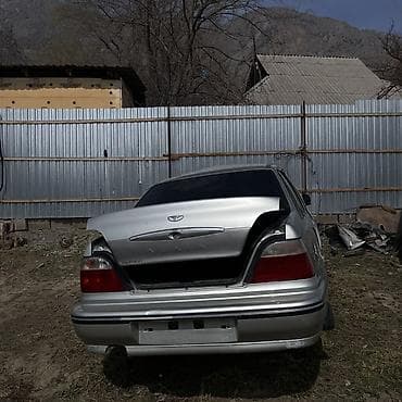 Daewoo Nexia, серебристый седан — на разбор Подходят детали для at lalafo.kg Daewoo Nexia, серебристый седан — на разбор Подходят детали для