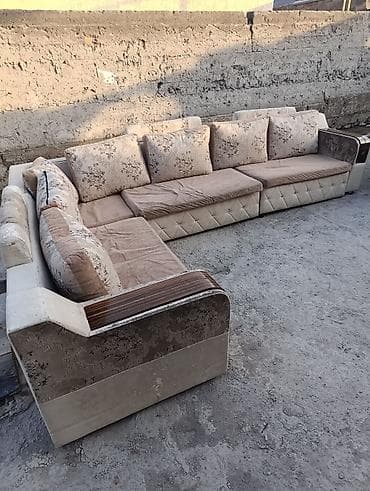 Угловой диван, C подушками at lalafo.kg Угловой диван, C подушками