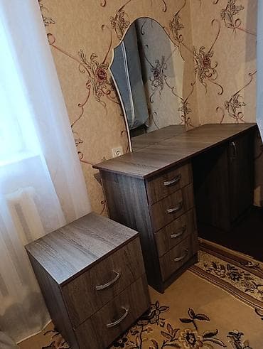 Туалетный столик, С зеркалом, цвет - Серый, ЛДСП at lalafo.kg Туалетный столик, С зеркалом, цвет - Серый, ЛДСП