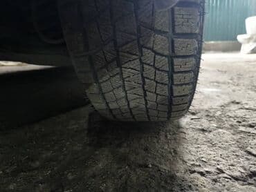 Зимние шины 225/50 R17 (направленный протектор) в отличном состоянии - at lalafo.kg Зимние шины 225/50 R17 (направленный протектор) в отличном состоянии -