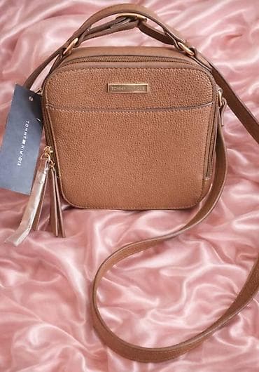 Классическая сумка, Tommy Hilfiger, США, Материал: Экокожа, Регулируемый ремень, Женские, Новый at lalafo.kg Классическая сумка, Tommy Hilfiger, США, Материал: Экокожа, Регулируемый ремень, Женские, Новый