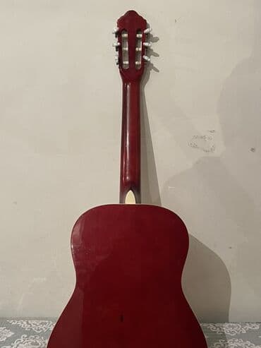 Классическая гитара 4/4 с чехлом - Тип: классическая акустическая at lalafo.kg Классическая гитара 4/4 с чехлом - Тип: классическая акустическая