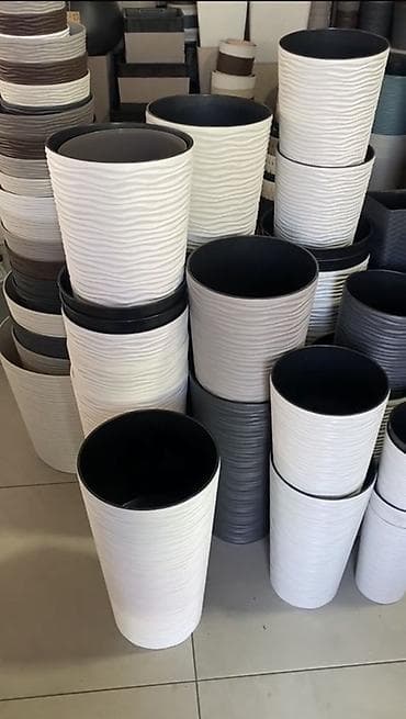 Пластиковые кашпо и горшки для комнатных и уличных растений. - Формы at lalafo.kg Пластиковые кашпо и горшки для комнатных и уличных растений. - Формы