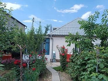 🏡 Продается 5-комнатный кирпичный дом с верандой и садом! 📍 Район: АЮ at lalafo.kg 🏡 Продается 5-комнатный кирпичный дом с верандой и садом! 📍 Район: АЮ