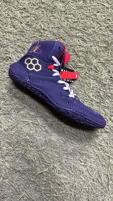 Борцовки/рестлинг-ботинки, высокие. - Цвет: тёмно‑синий с красными и at lalafo.kg Борцовки/рестлинг-ботинки, высокие. - Цвет: тёмно‑синий с красными и