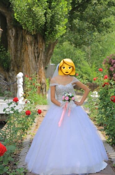 Продаю свадебное платье почти новый . Цвет белый. Размер at lalafo.kg Продаю свадебное платье почти новый . Цвет белый. Размер