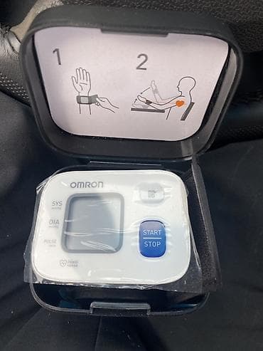 Тонометр OMRON на запястье в футляре. - Автоматический измеритель at lalafo.kg Тонометр OMRON на запястье в футляре. - Автоматический измеритель