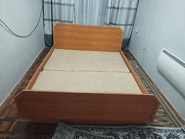 Двуспальная кровать с прямоугольным изголовьем и изножьем, цвет — at lalafo.kg Двуспальная кровать с прямоугольным изголовьем и изножьем, цвет —