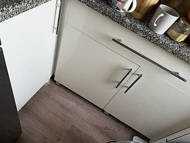 Срочно продается кухонный гарнитур для компактной кухни:фасады МДФ с at lalafo.kg Срочно продается кухонный гарнитур для компактной кухни:фасады МДФ с