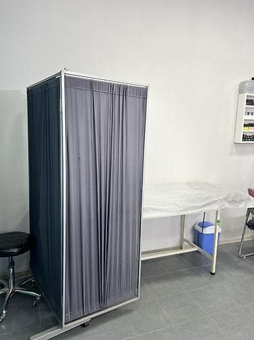 Офис эмереги: Ширма, бөлгүч Материалы: Тигилме, Секция саны: 3, Дөңгөлөктөрдө, Салон үчүн lalafo.kg да — 1 Офис эмереги: Ширма, бөлгүч Материалы: Тигилме, Секция саны: 3, Дөңгөлөктөрдө, Салон үчүн — 1