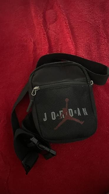 Продаю барсетку Jordan 🏀 Стильная чёрная барсетка с логотипом Jordan at lalafo.kg Продаю барсетку Jordan 🏀 Стильная чёрная барсетка с логотипом Jordan
