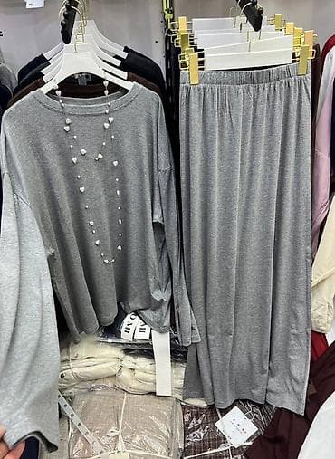 Женский костюм из мягкого трикотажа: свободный лонгслив и длинная at lalafo.kg Женский костюм из мягкого трикотажа: свободный лонгслив и длинная