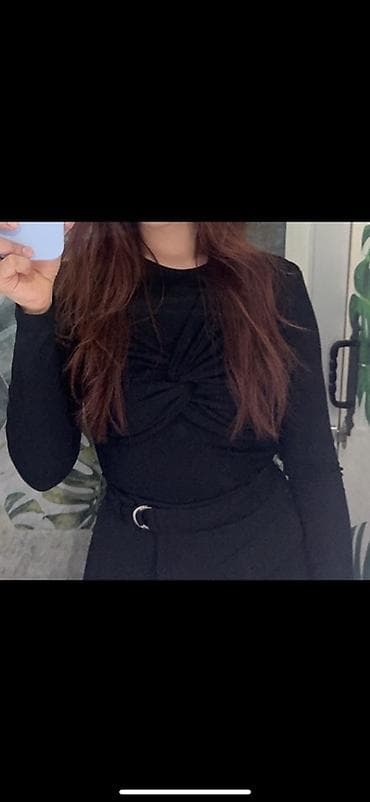 Черный женский лонгслив с узлом/драпировкой по центру - Цвет at lalafo.kg Черный женский лонгслив с узлом/драпировкой по центру - Цвет