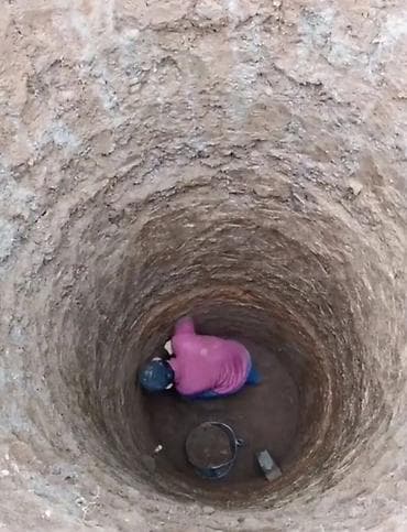 Ручная копка траншей септик. Яма любой размер из задания заказчика at lalafo.kg Ручная копка траншей септик. Яма любой размер из задания заказчика