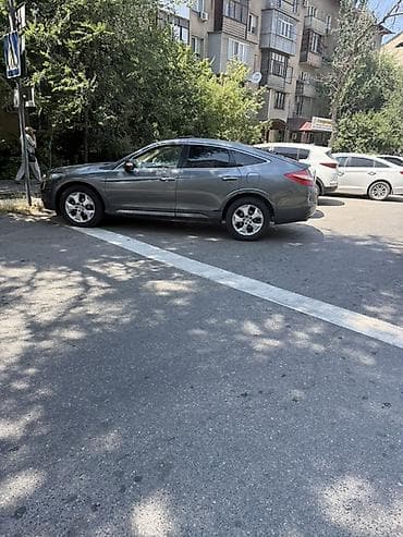 Honda Crosstour: 2011 г., 3.5 л, Автомат, Бензин, Лифтбек lalafo.kg да Honda Crosstour: 2011 г., 3.5 л, Автомат, Бензин, Лифтбек