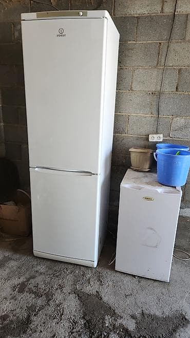 Холодильник Indesit, Двухкамерный at lalafo.kg Холодильник Indesit, Двухкамерный