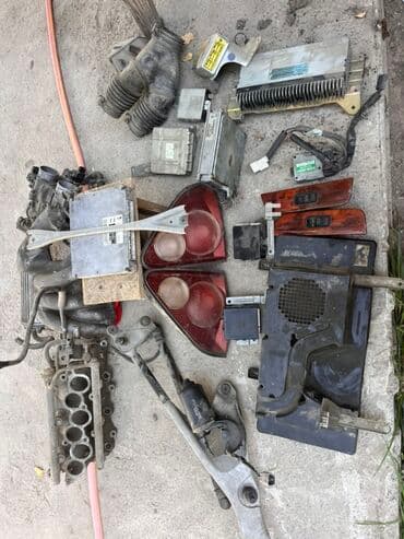 Набор автомобильных запчастей (разбор). На фото представлены: - Блоки at lalafo.kg Набор автомобильных запчастей (разбор). На фото представлены: - Блоки