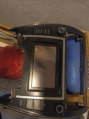 Штатная мультимедийная система Toyota с сенсорным дисплеем и лицевой at lalafo.kg Штатная мультимедийная система Toyota с сенсорным дисплеем и лицевой